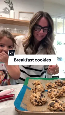 Mila stole it! 😂🤩 BREAKFAST COOKIES! #family #breakfast #cookies #mom #Recipe #cute #easy #sunday #morning 