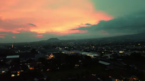 Golden hour over Malang City from the heights of Dieng! 🌄✨ Captured with the DJI Mini 3 in crisp 4K at 30fps and color graded for that cinematic look. #DJIMini3 #DiengMalang #SunsetVibes #4KDrone #CinematicShots #ExploreMalang #DroneLife 