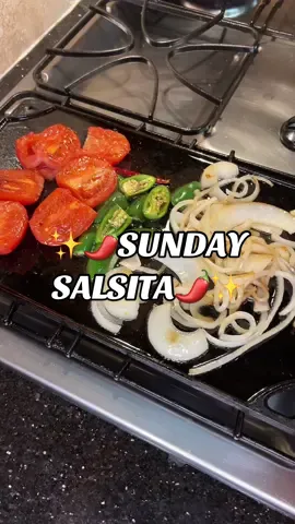 New week means a fresh new batch of salsita! Quick, simple, and most importantly..delicious!! 🤗 #fyp #salsa #salsaroja #roastedsalsa #latina #senoralife #sundayroutine #naominicholee #foodies #FoodTok #salsatiktok #delicious #mexicantiktok 