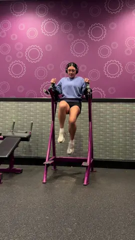 All i need is 45 minutes and a empty gym lol  unstoppable 👏🏻👏🏻 #dayinmylifevlog #microinfluencer #fyp #gymmotivation #momlife #MomsofTikTok #gymmom #gymgirlies #glutesworkout #coreworkout 