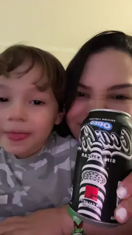 Probando la nueva coca cola de oreo con noah! 😋😆😮‍💨 #oreo #cocacolazero #cocacoladeoreo #temuco #videoviral 