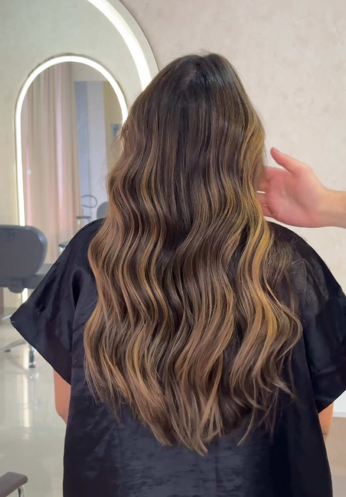 naturalidade 🙂‍↔️ #cabeleireiro #castanhoiluminado #mechas #salaodebeleza 