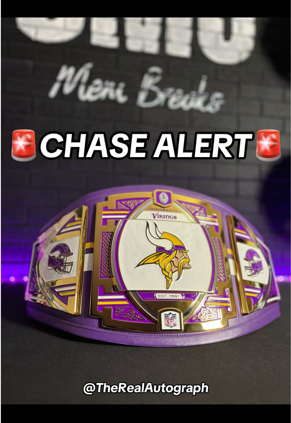 🚨CHASE ALERT🚨 Jump into our next live stream and snag you a shot at a FIRE LID and the #ADRIANPETERSON #WWE CHAMPIONSHIP BELT! @TheRealAutograph @CMCMEMBREAKZ @RIP’N REXY_cmcmemorabilia @DJLAWDAWG_cmcmemorabilia @cmcbosslady 