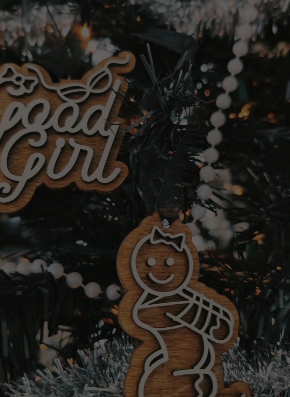 Who doesn't love gingerbread ornaments? We've got some just for you. #christmastree #bookishchristmas #whychoose #gingerbreadman #BookTok #booktokfyp #fyp 