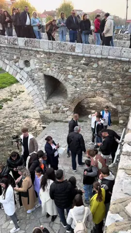 Zoti e bekoi suksesin tonë me ju. FALEMINDERIT PA FUNDSISHTË !  #Krejtkatunarqe #fyp #viral #drenica #bedikiqina #viralvideo #fypシ #funnyvideos #viralvideosofficial #suhareka #funny #fypシ゚viral #lilizoja #naseri #viralvideos #lipjan #peja #humor #viralvideotiktok #ferizaj #humortiktok #meme #neiperte #shqip #kosova #albania #prishtina #humorshqip 