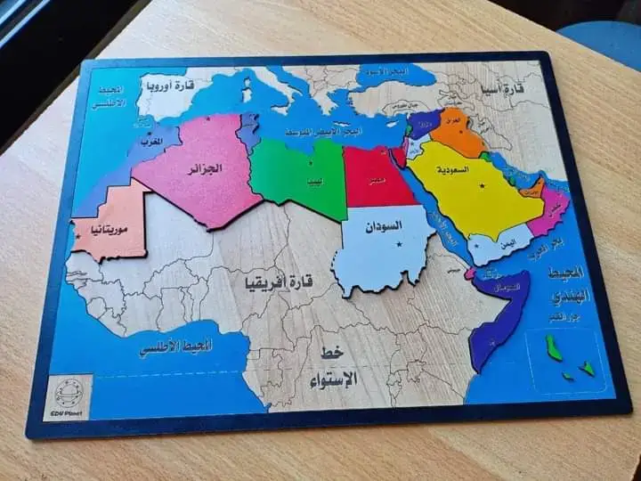 الوطن العربي أو خريطة الوطن العربي كما صُنفت لنا أو بالاحري قد مرت في دروسناً قديماً كنا نتفاخر أن لنا وطن عربي واحد من المشرق الي المغرب  نفتخر بعروبتنا لا نعترف بتقسيمه مهما حصل  و لكننا اليوم بعيدين كل البعد عن كل هذا فقد تقسمنا في حدودنا و اصبحنا نعادي بعضنا لا لأجل شيء  انما أصابنا الغرور بالتفاخر علي بعضنا و اصبحنا مفتتين في قيمنا و عاداتنا و اخلاقنا و انحرافنا عن عقيدتنا و اسلامنا  نتأسف علي كل هذا و لا نملك من أمرنا شئ الا سطوراً قد كُتبت تحكي آلم نتعايش به و نتمني من الله أن يصلح حالنا و احوالنا ألي ماهو خيراً لنا جميعاً و يعود لنا الوطن كما في سابق عهدنا به و تعود عزة العرب  كما كانت و هيبتها  و لله ألامر من قبل و من بعد و الحمدلله علي كل حال 