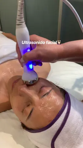 ¿Quieres una piel radiante, suave y firme?  Elige nuestro Facial con ultrasonido y recupera la luminosidad y la vitalidad de tu piel 🧖🏼No invasivo y no doloroso Sin efectos secundarios Personalizable para tus necesidades individuales Disfruta de una piel más suave y uniforme✨ Agenda tu cita hoy mismo y descubre un rostro más radiante y saludable. 📱5647708410 📍Roma Norte #spa #cdmx #liftingfacial #rejuvenescimento #antiedad #ultrasonidofacial #facialtreatment #skincare 