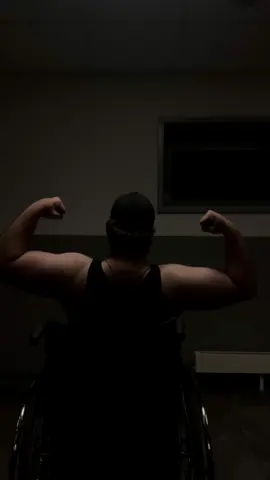 Rollstuhl Gymbro💪🏼 #gym #edit #wherlchair #rollstuhl #fyp #bodybuilding #workout #tojifushiguro #toji #viralvideos #viral #foryou #cut #fyp 