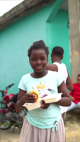 “¡Lo logramos juntos! 🎉 Hoy alcanzamos la meta de 150 arepas entregadas con amor y dedicación. Gracias a @elpatiodtodos y a Dios que hizo posible esta sonrisa para los niños. 🌽💛 #ArepasConProposito #ElPatioDeTodos”
