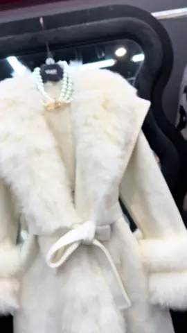 Đẳng cấp áo dạ cổ lông🫣..!! #vianninhhiep #xuhuong #xuhuongtiktok #aokhoacmuadong #aolongholy 