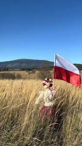 „Nie zapomnijcie ukochana Ojczyzna musi istnieć wolna!” 🇵🇱🇵🇱🇵🇱 #11listopada #świętoniepodległości #polska #poland #polka #flagabiałoczerwona #orawa #babiagóra 