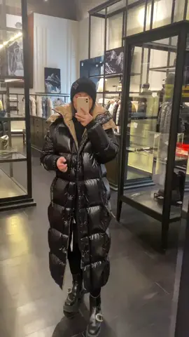 I really like this feeling#downjacket #winterfashion #moncler 