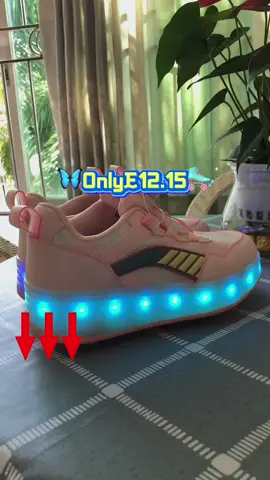 #wheeltrainers #skatetrainers #tiktokmademebuyit #giftforher #christmaspresent #girlstrainers #dealdrops #blackfridaysale 🛼