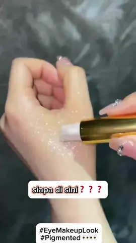 eyemake up jadi gampang kali pake eyeshadow stik ini😍💯#fypシ #makeupdouyin #produkviral #fyp #glitter #eyeshadow #eyeshadowstick #makeuptutorial 
