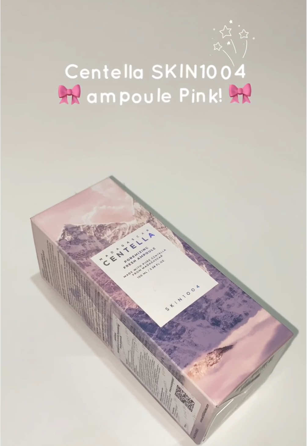 Perawatan pori-pori kini lebih lembut dan efektif dengan Skin1004 Madagascar Centella Poremizing Pink Ampoule! Ampoule ini diformulasikan khusus untuk membantu mengecilkan tampilan pori-pori dan mengontrol minyak berlebih tanpa membuat kulit terasa kering. Diperkaya dengan ekstrak Centella Asiatica, ampoule ini memberikan efek soothing dan menjaga kulit tetap segar sepanjang hari. Dapatkan kulit halus dan pori-pori tampak lebih kecil dengan perawatan rutin! 🌸✨ #PoreCare #Skin1004 #MadagascarCentella #PoremizingAmpoule #PoreCare #PinkAmpoule #CentellaAsiatica #SoothingSkin #SmoothSkin #PoriPoriHalus #OilControl
