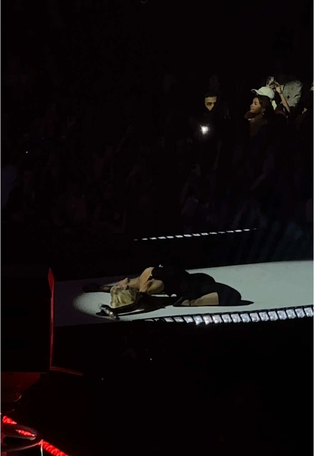 definitely one of my favorite performances of fast times and i got to see it live 😭 - #shortandsweetsandiego #fasttimes #sabrinacarpenter 