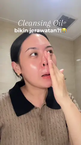 Jangan salah lagi pakenya, ya😠 Anw ati-ati ya karena banyak palsunya‼️ Lagi 11.11 mending kalian beli di Anua official storenya aja karena lagi diskon✨  yang asli cuma di @ANUA Indonesia ##cleansingoil#cleansingfoam ##doublecleansing#skincareroutine #kbeauty #anua #anuaindonesia 