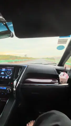 不是什么生活苦，是生活本身就苦 只有努力把生活变甜