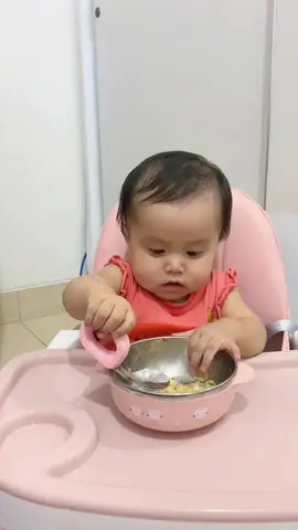 Ga pake drama lagi pas makan deh.. Semenjak pake Easyhold Spoon&Fork dari @sugarbaby.co.id  Yuk mom checkout sekarang✨️ #sahabatbuahhatiku #easyholdspoonfork 