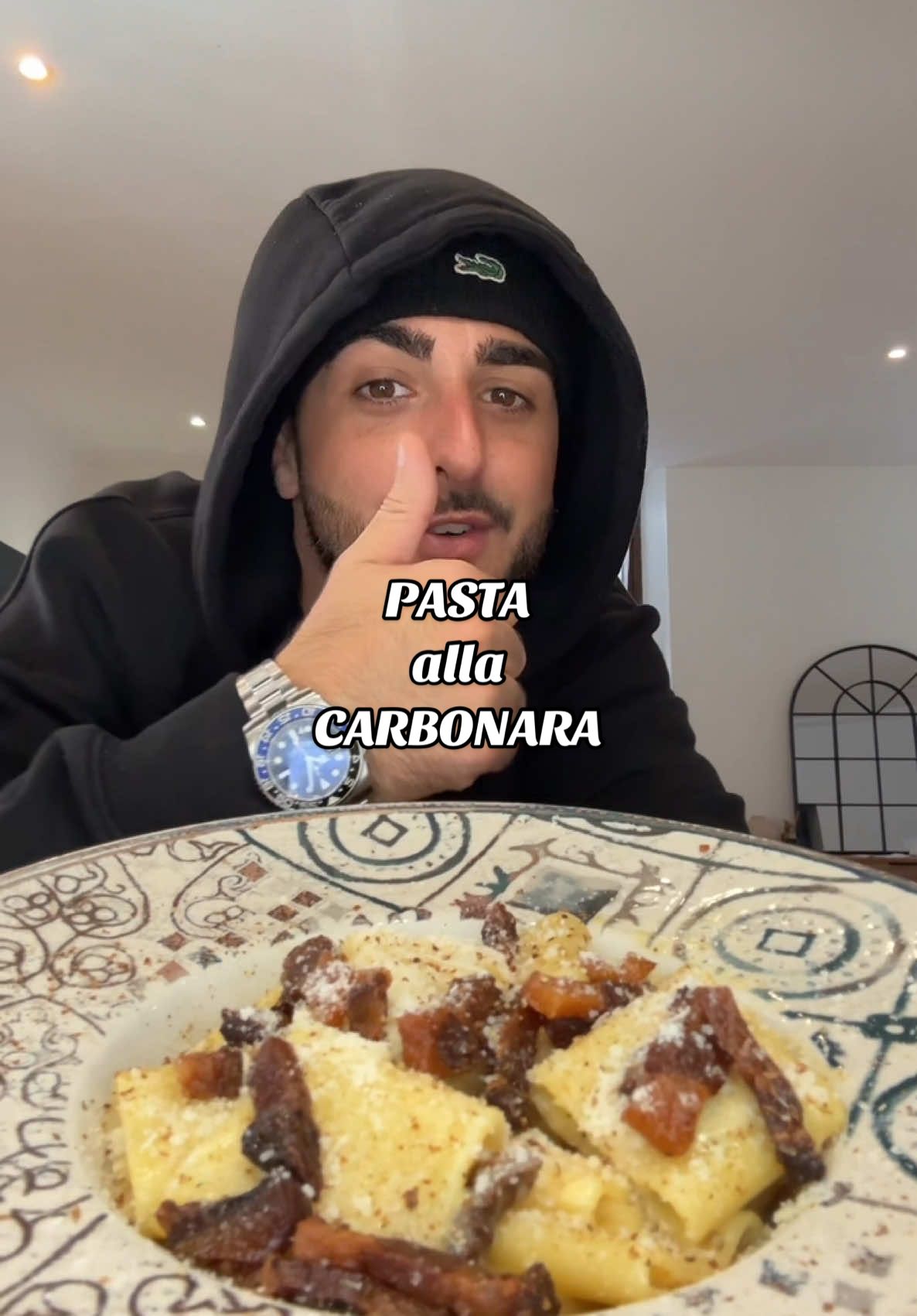 Pov : Comment faire la vraie Carbonara, sans crème fraiche et sans lardon 🍝🇮🇹 Ingrédients : 4 personnes  • 500g Pasta  • 200g Guanciale • 50g Pecorino Romano • 8 Jaune d’œufs  • Poivre noir #carbonara #pasta #recette #fyp #pov #date #italian #FoodLover #italianfood #pourtoii #sauce #lover #ham #bacon #eggs #amour #learn #tiktokfood #italy #roma #popular #facile #rapide #apprendresurtiktok #amoureux #passion #viral_video #viralvideos #lov #cuisine #asmr #musica #musically #respect #news #outfit #jordans #hat #mode #fyy 