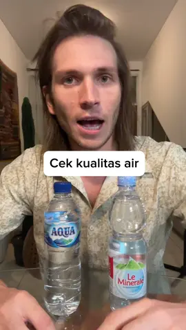 Les Mineral lebih mahal dari pada aqua, jadi saya mau tahu, yang mana lebih jernih!