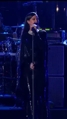 Rihanna - Diamonds live concert #music #hd #live #rihanna #nashipesni 