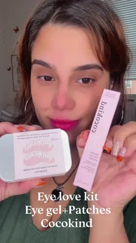 Hola Hola!! Les presento este Kit para los ojos que recibí de regalo de mi gente de @cocokind 💛 Peptide fine line eye gel⬇️ + suaviza la apariencia de las líneas Mantiene la piel tersa y flexible + crea una base hidratada debajo del maquillaje 🩷Parches reutilizables para debajo de los ojos Respetuoso con tus ojos. Respetuoso con el planeta. *Ayudan a mejorar la absorción y potenciar los resultados. (Exclusivo del kit Eye Love) 🤍Recuerden que para ver los maravillosos resultados deben utilizar las cremas en la mañana y en la noche. Estos productos de #cocokind me han ayudado muchísimo a mantener esta piel bonita y con glow .  ❤️Yo recomiendo todos sus productos porque realmente son 1A y funcionan. Arlene como haces para que tu piel se vea tan bonita, cocokind ha sido uno de los responsables de esos resultados.  💛Disponible en #cocokind y también en @ultabeauty  (También en #marshall y #tjmaxx ) #skincare #skincareroutine #skin #skingoals #skintreatment #pielsana #pielperfecta #pielsaludable #eyegel #cocokindskincare #cocokindpartner #pielradiante #explore #explorepage #fyp