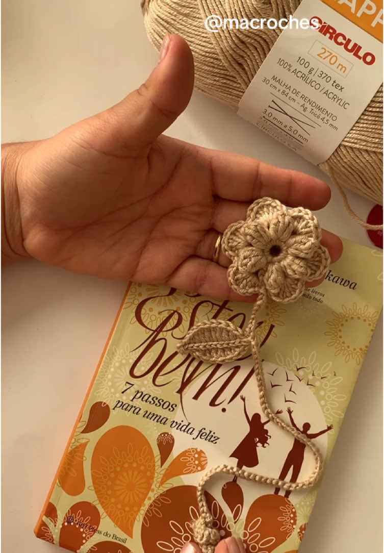 Venha comigo aprender a tecer um lindo marca página de Crochê Irlandês. Aula completa no meu canal no YouTube #crochet #irishcrochet #crocheirlandes #croche #marcapagina 