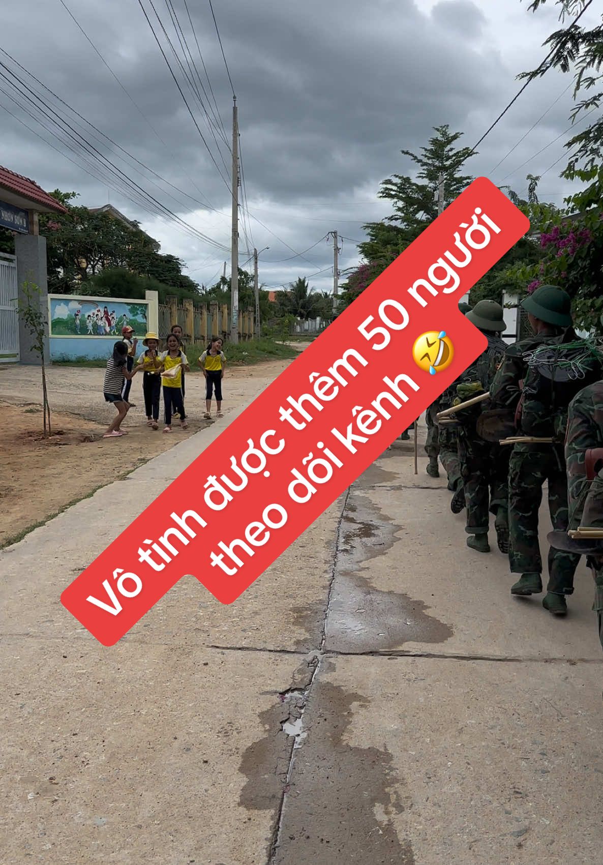 Tự nhiên chiều nay lại được thêm 50 người theo dõiiii tiktok 😆#fyp #xuhuong #anhquanyzuize 