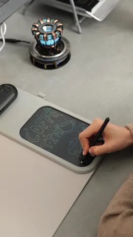 The magical mouse pad can actually be heated, and there is also a drawing board #table #mousepad #tablesetup 