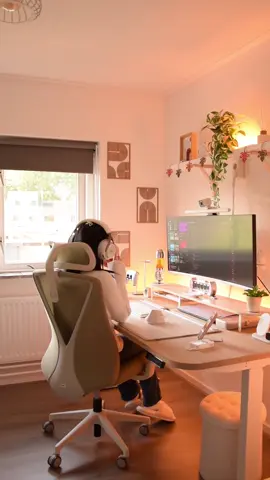 cozy work-from-home office vibes 🏡 #homeoffice #wfh #cozydesksetup #desksetup #homeofficeinspo #workfromhomelife #officedecor #workspace #workspaceinspo #aesthetic