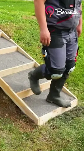 Building steps into a hill #backyard #stairs #cement 