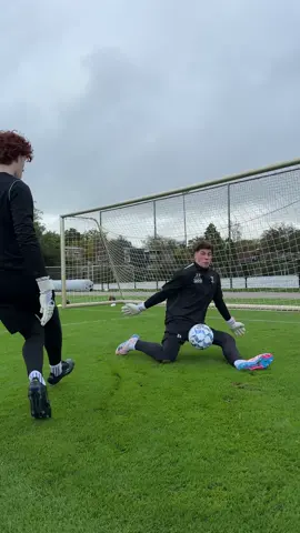 Blocking 🚫 #goalkeeper #goalkeepers #goalkeepertraining goalkeeper drills / pro goalkeeper training / eredivisie goalkeeper training / go ahead eagles / blocking drills / nando verdoni