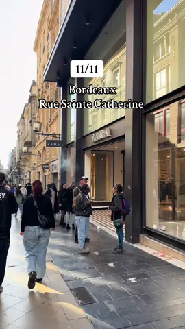 🖤 Semaine 46 : le 11/11/2024 Zara, rue Sainte-Catherine, Bordeaux 🖤 beaucoup de manteaux en fausse fourrure, simple ou orné de strass. Pas mal de pièces fortes pour les fetes de fin d’année, comme le pantalon semi transparent en fin de vidéo, qui doit être incroyable porté🫢 qui la déjà essayé? n’hésitez pas à me demander les références en commentaire ! 🖤🖤🖤 ##bordeaux##zara##outfit##dress##fur##oldmoney##aesthetic##OOTD##winter##classy##creatorsearchinsights##elegant##fall##inspo##bling##girlstyle##style##elegant