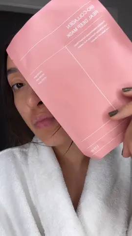 « Un moment pour soi » ✨Découvrez le secret d’une peau éclatante avec le Masque bio Collagène de @CollaVie  Formulé pour hydrater en profondeur, raffermir et lisser la peau, ce masque est votre allié parfait pour un teint lumineux et une peau revitalisée. Enrichi en collagène, il aide à réduire les signes de l’âge et améliore l’élasticité de la peau. 👩‍⚕️ Bienfaits : 	•	Hydratation intense et.  longue durée 💧 	•	Peau plus lisse et raffermie  	•	Teint éclatant et lumineux  	•	Effet anti-âge naturel  Bénéficie de -10% sur ta commande avec le code MARINE10 #skincare #makeup #collagen #bio 