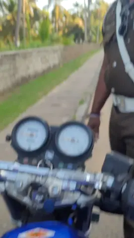 ඔය පොඩ්ඩ පොඩ්ඩ දන් නැද්ද ඩාම් වෙනවා ඩුම් වෙනවා...🫣🙈🥹 #kavi  #CapCut #1millionaudition #viral #foryoupage #single #bikelover 