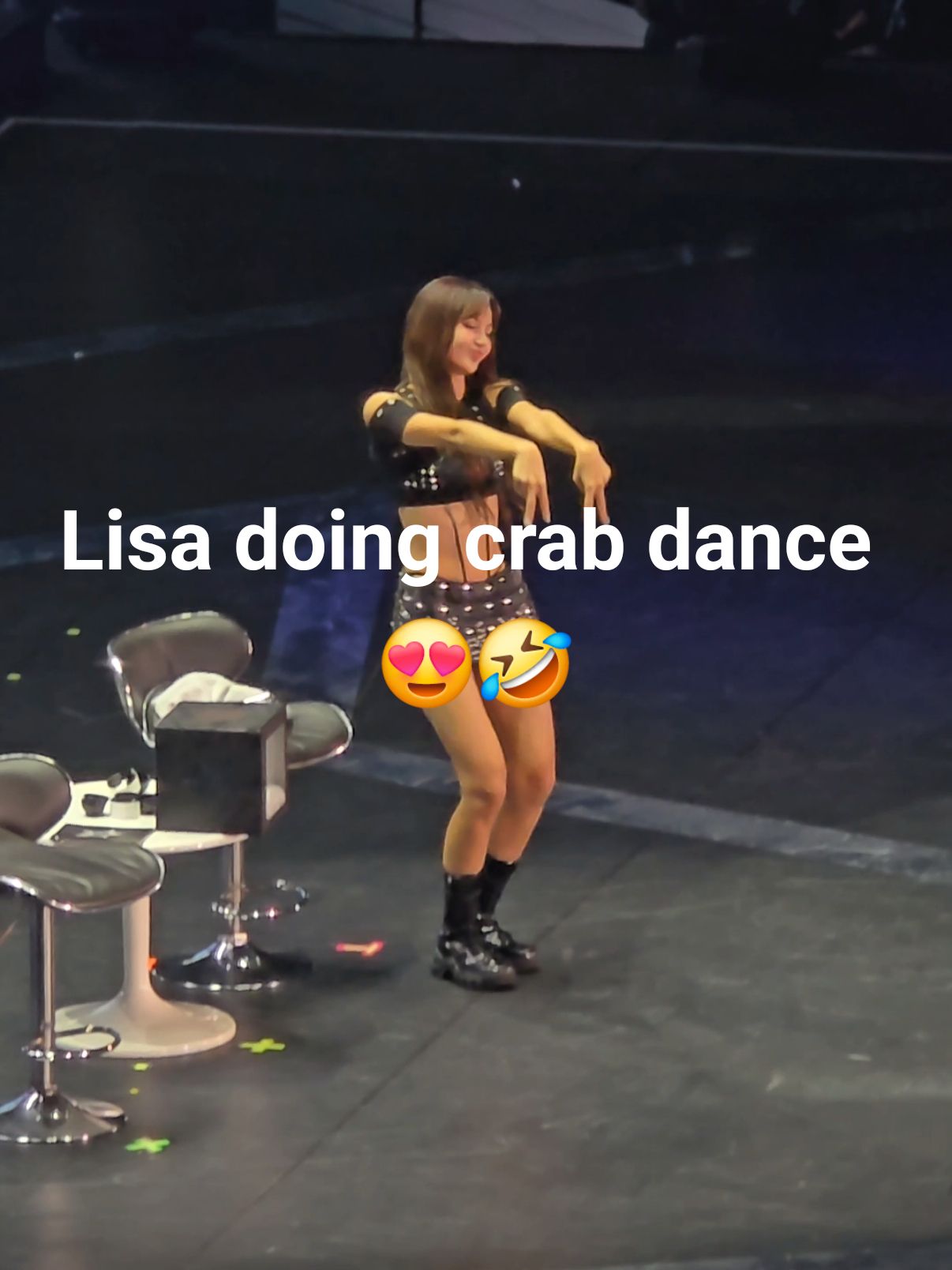 Lisa doing crab dance #lisa #fanmeetup #crabdance 