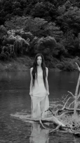 di hutan ketemu begini, aku akan lari... ke pelukannya. 🛐🧎‍♂️🏃‍♂️ #irene #ireneredvelvet #redvelvet 