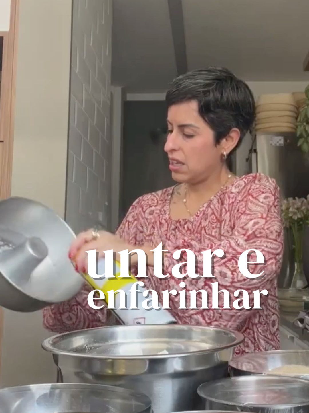 Gente, ta na hora de parar de ficar untando forma... Se você não conhece, coloquei lá na lojinha da amazon tb o desmoldante que uso (ele mudou de embalagem, mas é o mesmo, chama Carlex e ele não me paga nada) #desmoldante #carlex #untar #bolos