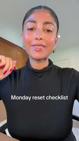 Monday reset checklist #mondaymotivation #resetroutine #resetwithme #mondayreset #GlowUp #glowuptips #thatgirl #greenscreen 