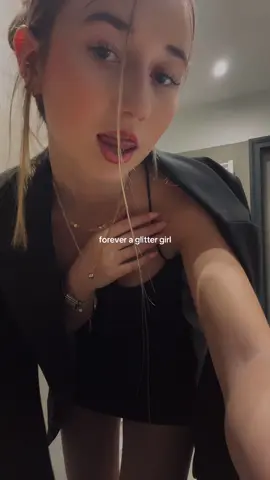 glitter girl⭐️ #outfit #girl #glitter #foryoupage 