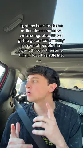 Chicago!! im about to be in u the 13th 🤍 Get your tickets!