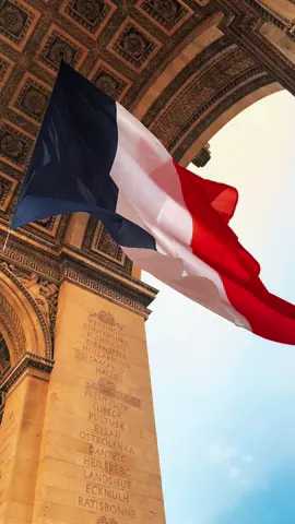 Arc de Triomphe, jour d’Armistice 🇫🇷 #france #paris #11november #flag #drapeau #arcdetriomphe #champselysees 
