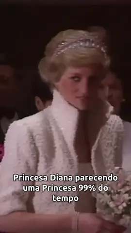 Princesa Diana parecendo uma Princesa 99% do tempo vs esse 1% 💫✨... - - - #princessdianaedits #edits #princesadopovo #ladydiana #ladydi #princessofwales #princessdianaofwales #princessbymerit #ladydianaspencer #princessdianaforever #foryou #foryoupage #fyp #fypシ゚ 