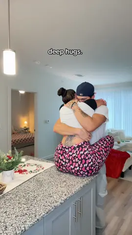 The way i feel after being hugged like this🥺 #fypシ #couples #couplegoals #couple #Relationship #humor #relatable #marriagehumor #marriage 
