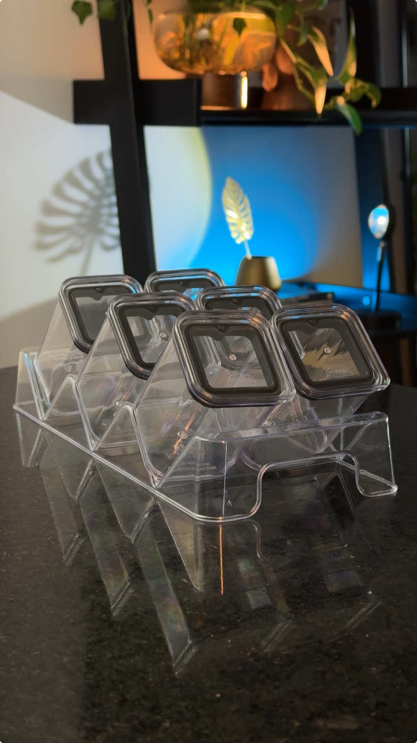 🌿✨ Organização e praticidade que fazem toda a diferença na cozinha com o Porta Condimentos Cristal @Plasútil ✨ 🔹 Fechamento hermético: com borracha de vedação que preserva os aromas e sabores por mais tempo.                      🔹 Design transparente: encontre o tempero certo em segundos, mesmo armazenado na gaveta. Transforme a organização da sua cozinha com qualidade e praticidade Plasútil! 💫 #Plasútil #Organização #PortaCondimentos #Publicidade