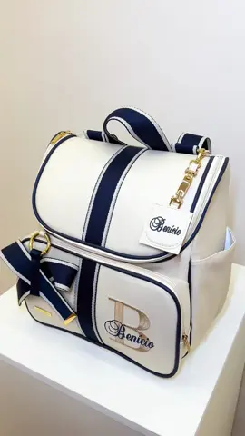 Conheça a nossa Mochila 2 em 1 perfeita para o enxoval do seu bebê 🤍 #maternidade #maedeprimeiraviagem #bolsaspersonalizadas #bolsasdematernidade #bolsasmaternidade #sonhosdemae #enxovaldebebepersonalizado 