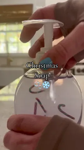 Diy Christmas soap 🫧🎄❄️ #DIY #christmastime #christmas #christmasgift #giftideas #christmasdecor #diysoap #diychristmas #asmr #asmr #asmrsounds #aesthetic #Splice 