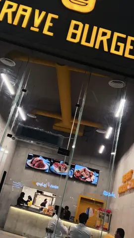 جببببار حرفياً كريف برجر شي جبار من الاخر الط شي ف ابها🤩😋❤️❤️❤️❤️@كريف برجر #f #fouryou #اكسبلورexplore #اماكن_ابها #viralvideo #الصين_ماله_حل #v #الانتشار_السريع #CapCut 