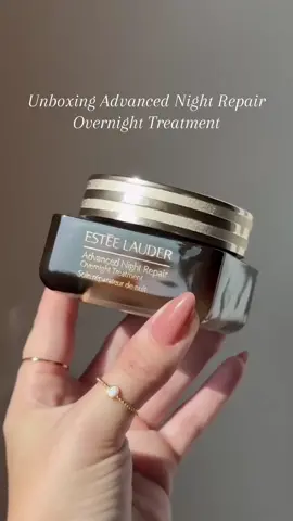 ​#AdvancedNightRepair Overnight Treatment texture melts upon application, molding into skin to create a breathable, cocooning, second-skin seal 🧈. #OvernightTreatment #OvernightMask #SkincareASMR @Amber Marie 